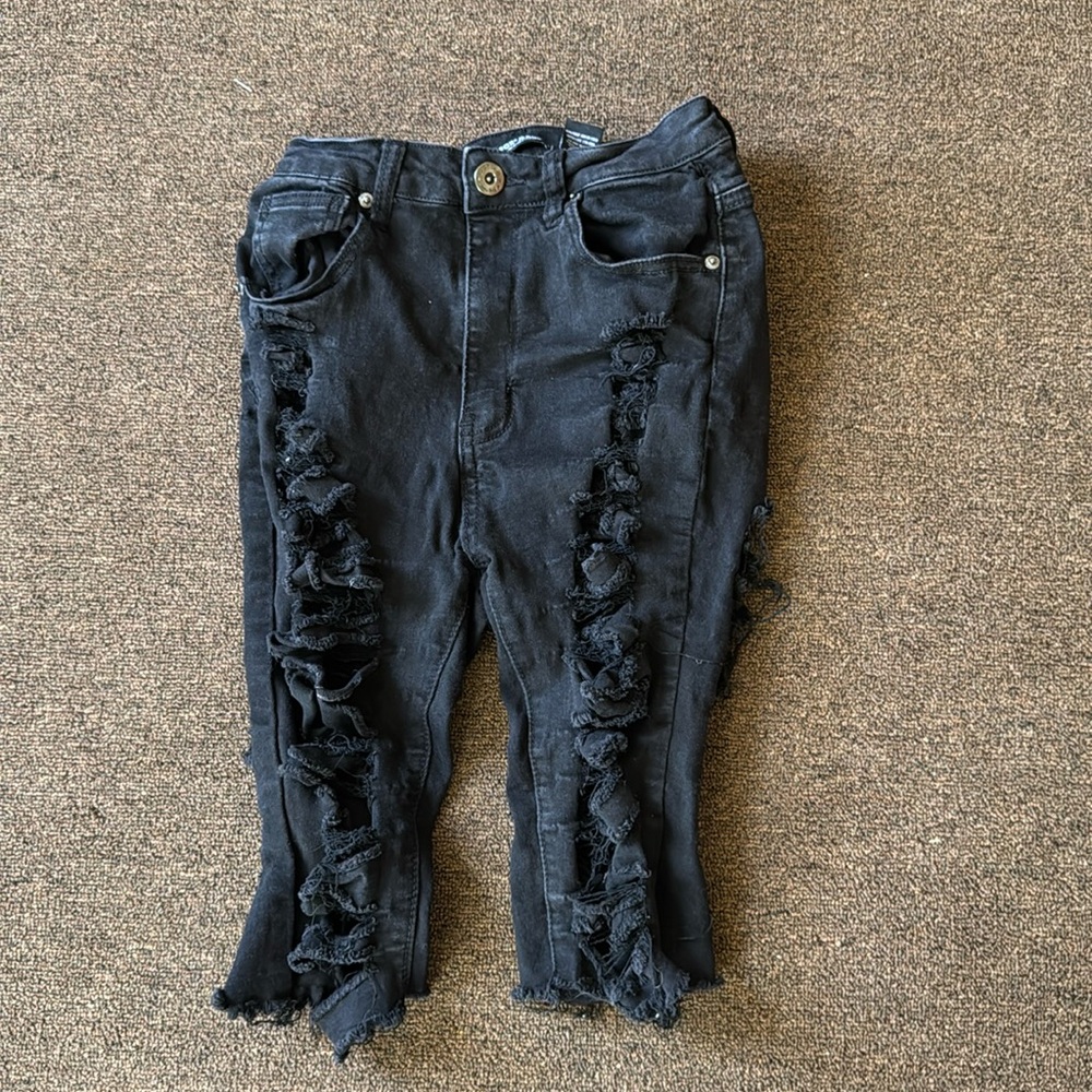 Distressed capri/shorts